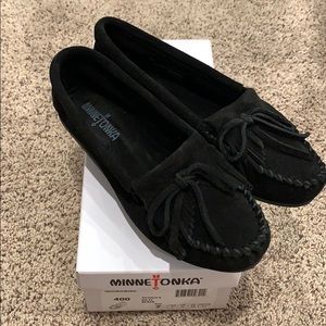 New in Box Minnetonka Black Kilty Moccasins 7